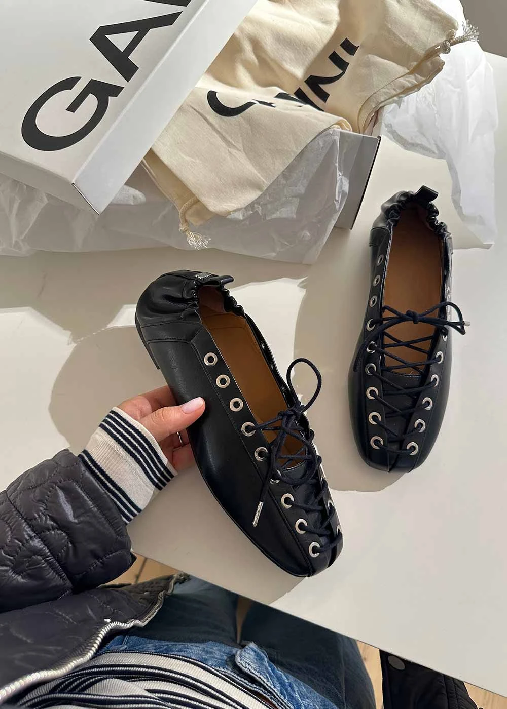 Ganni Eyelets Lace Up Ballerina Crinkle Oleatex - Black 4 Ganni Eyelets Lace Up Ballerina Crinkle Oleatex - Black - Billede 2