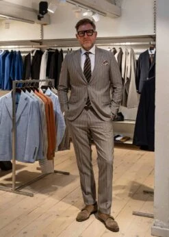 Oscar Jacobson Faron Blazer - Suede Brown 7 Oscar Jacobson Faron Blazer - Suede Brown -Butler Loftet Butik Faron Blazer Suede Brown Oscar Jacobson 3