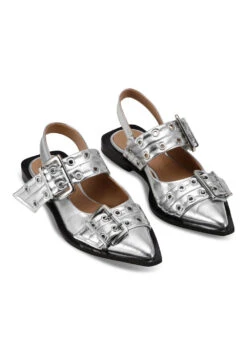Ganni Feminine Buckle Ballerina Metallic - Silver 11 Ganni Feminine Buckle Ballerina Metallic - Silver -Butler Loftet Butik Feminine Buckle Ballerina Metallic Silver Ganni 4