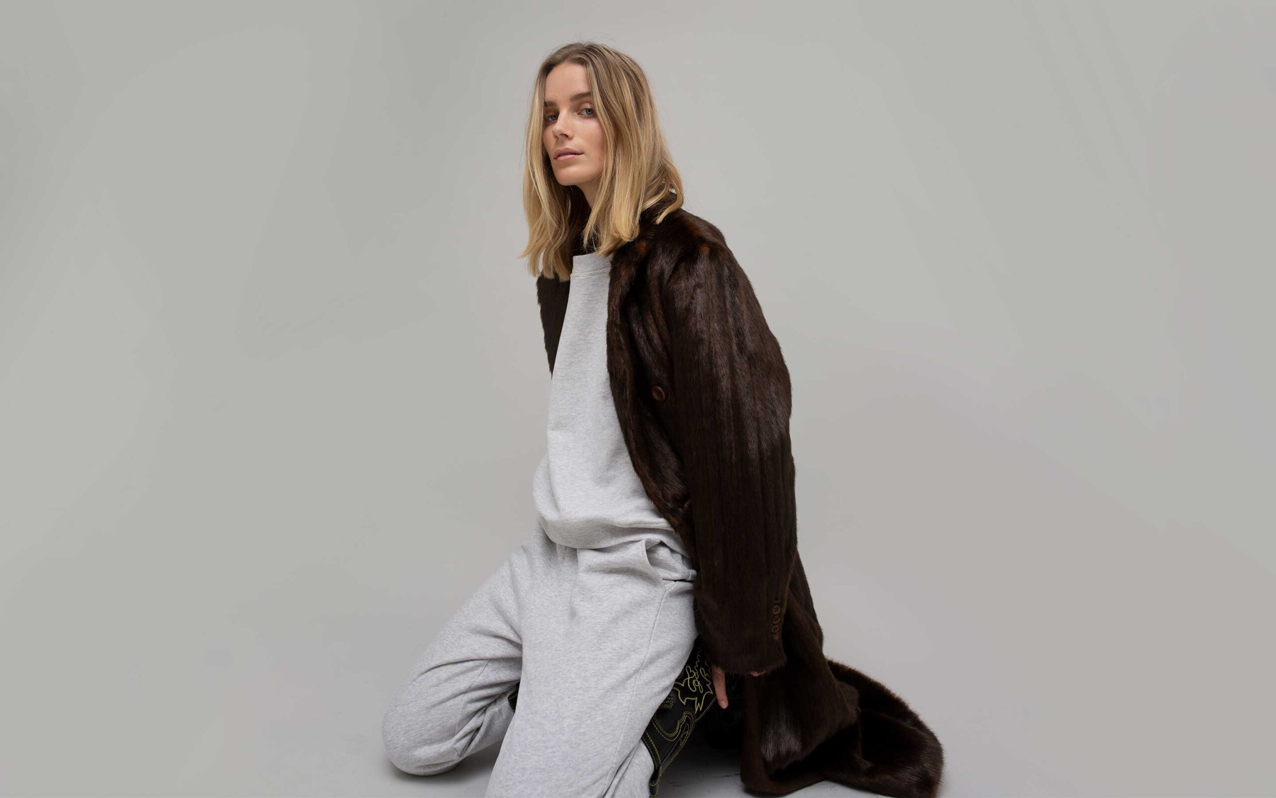 Butler Loftet Butik -Butler Loftet Butik Herobanner Sweatshirt 2880x1800 1 scaled