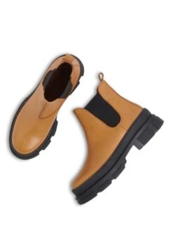 Irean Chelsea - Cognac Leather - Cognac 8 Irean Chelsea - Cognac Leather - Cognac -Butler Loftet Butik Irean Chelsea Cognac Leather Cognac Garment Project 3