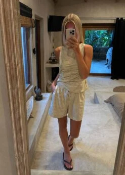 Modström IsabelMD Shorts - Summer Sand Pinstripe -Butler Loftet Butik IsabelMD shorts Summer Sand Pinstripe Modstrom 3