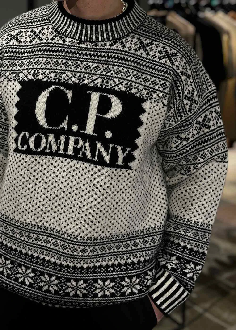C.P. Company KNITWEAR CREW NECK LOGO LAMBSWOOL - White / Black 5 C.P. Company KNITWEAR CREW NECK LOGO LAMBSWOOL - White / Black - Billede 3