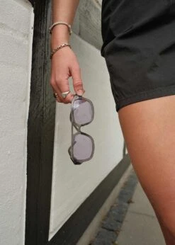 Kaya - Grey Transparent -Butler Loftet Butik Kaya Grey Transparent A Kjaerbede 3