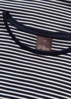 Oscar Jacobson Kyran Striped T-shirt - Navy White 11 Oscar Jacobson Kyran Striped T-shirt - Navy White -Butler Loftet Butik Kyran Striped T shirt Navy White Oscar Jacobson 5