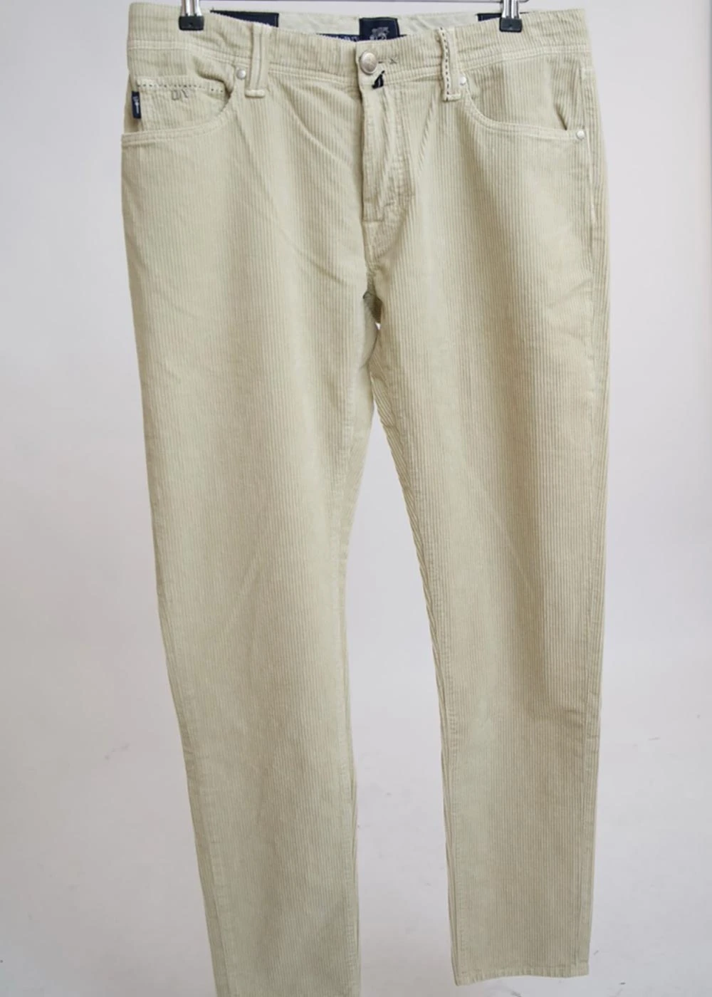 Leonardo Buttons - Butter 3 Leonardo Buttons - Butter