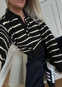 Modström MalvaMD Stripe Polo - Black Summersand Stripe 9 Modström MalvaMD Stripe Polo - Black Summersand Stripe -Butler Loftet Butik MalvaMD stripe polo Black Summersand Stripe Modstrom 4