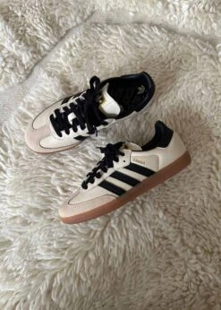 Adidas Originals SAMBA OG - Cream White / Core Black / Sand Strata -Butler Loftet Butik SAMBA OG Cream White Core Black Sand Strata Adidas Originals 3