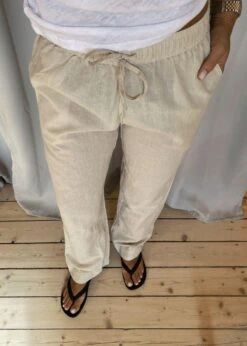 Neo Noir Sonar Linen Pants - Sand -Butler Loftet Butik Sonar Linen Pants Sand Neo Noir 4