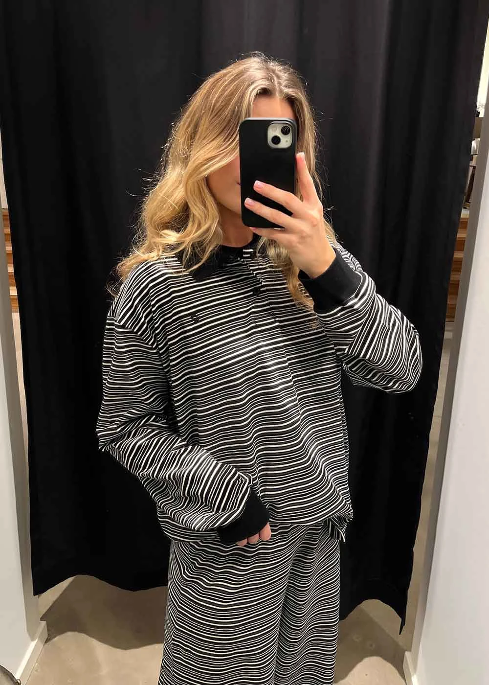 Steffi Oversized Polo - Black/Off White Stripe 8 Steffi Oversized Polo - Black/Off White Stripe - Billede 6