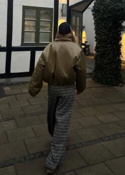 Steffi Pants - Black/Off White Stripe 10 Steffi Pants - Black/Off White Stripe -Butler Loftet Butik Steffi Pants BlackOff White Stripe Oval Square 4